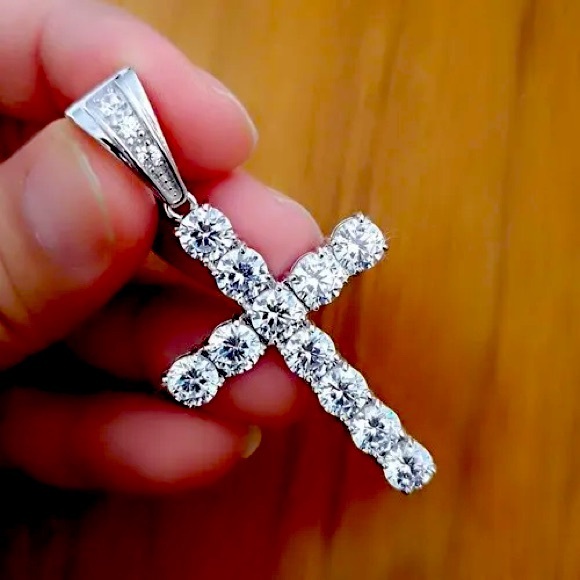 BRAND NEW SILVER DIAMOND CROSS PENDANT‼️ - Picture 1 of 13